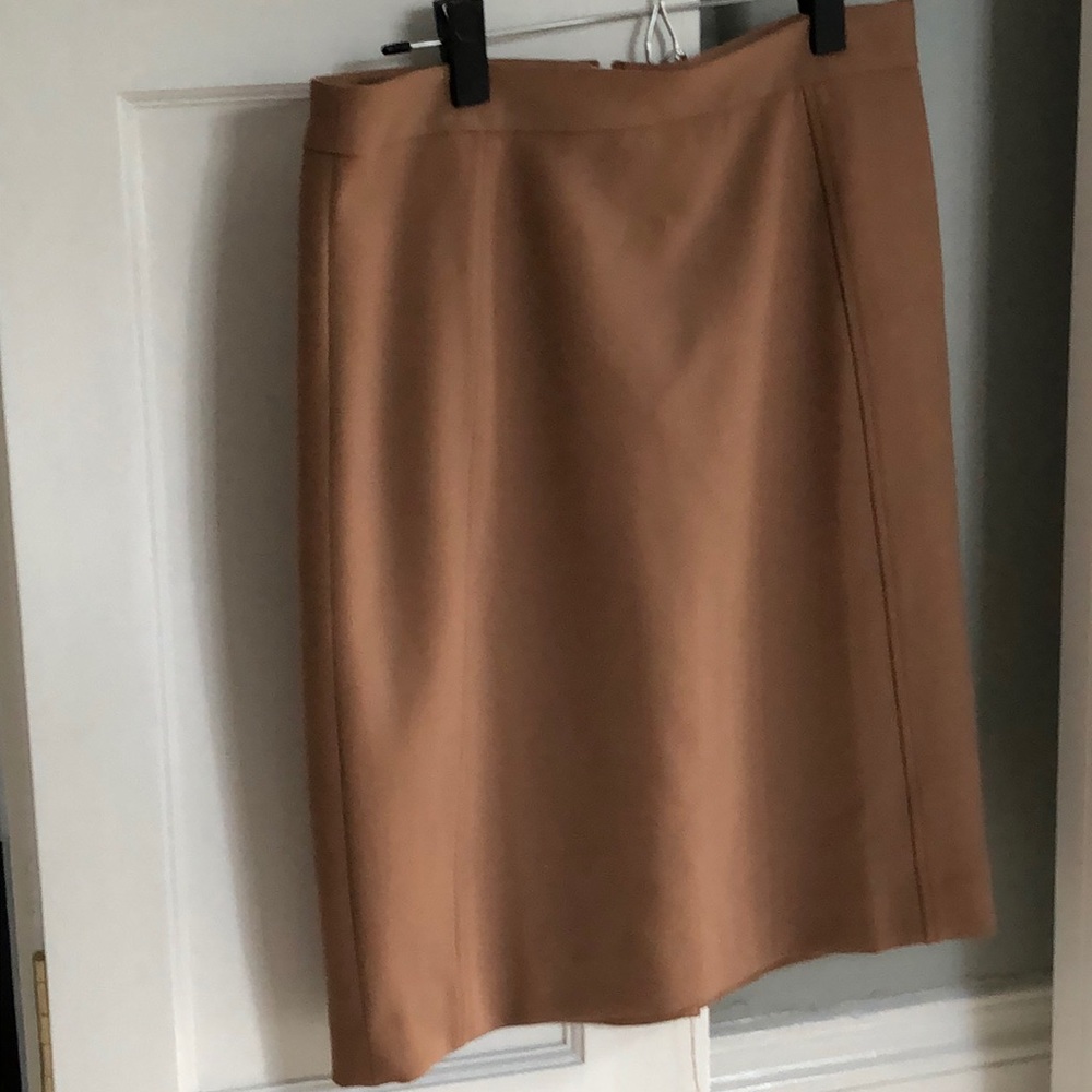 Camel skirt. Fully lined.